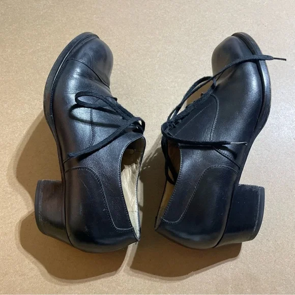 Varda Black Leather Heels - Picture 11 of 12